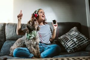Włączone radio dla pupila: czy to dobry pomysł?